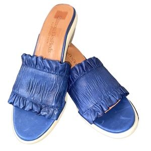 NWT L’amour Des Pieds Uriel Nappa Blue Leather Ruffle Slip On Sandals Size 6